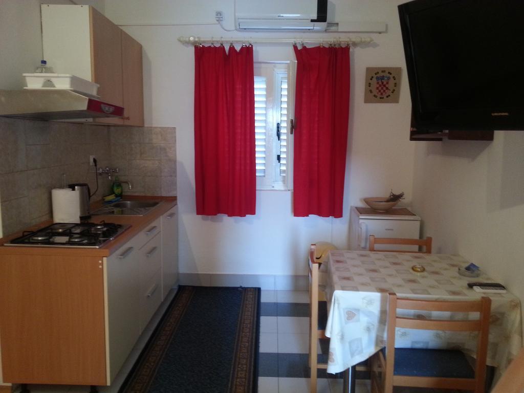 Studio Apartments Ivica Primošten Rom bilde