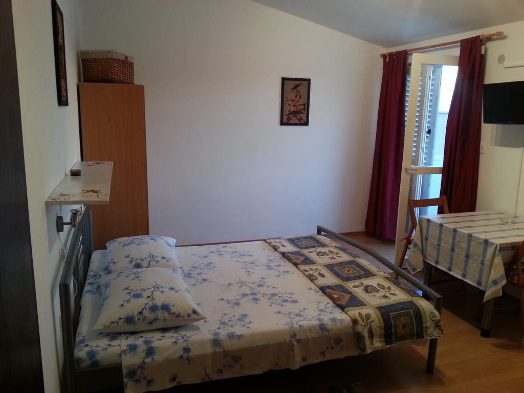 Studio Apartments Ivica Primošten Rom bilde