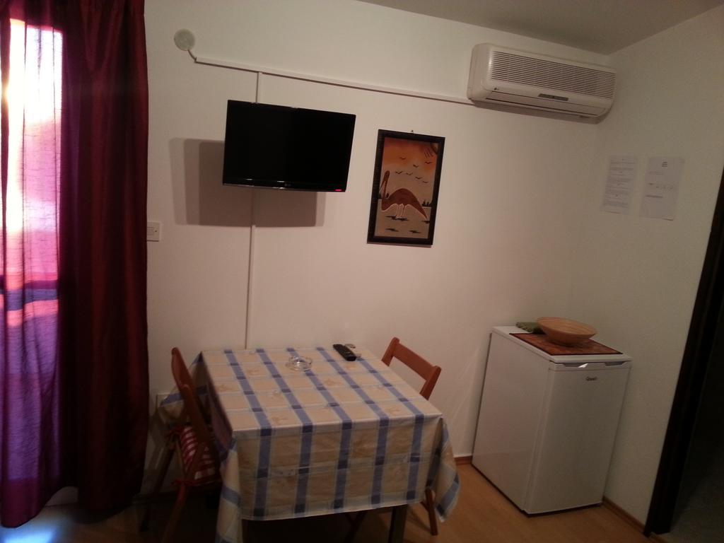 Studio Apartments Ivica Primošten Rom bilde